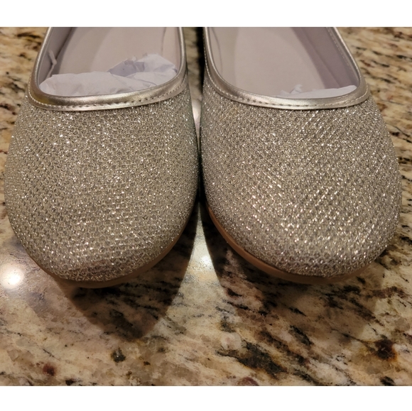 New! Smart Fit Chelsea Silver Ballet Flats - Picture 5 of 9